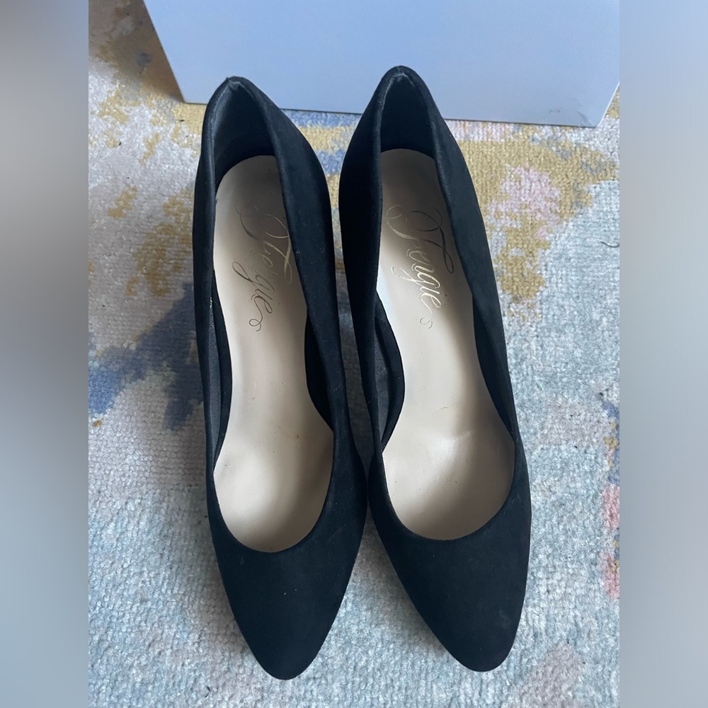Fergie 4" Black Pumps, size 7.5